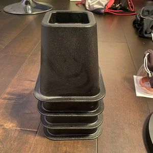 Black bed risers (set of 4)